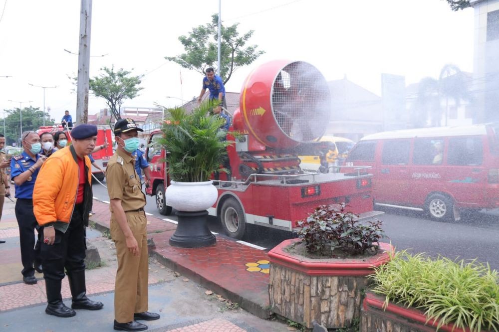 Cegah COVID-19, Jalan di Bandar Lampung Disemprot Disinfektan