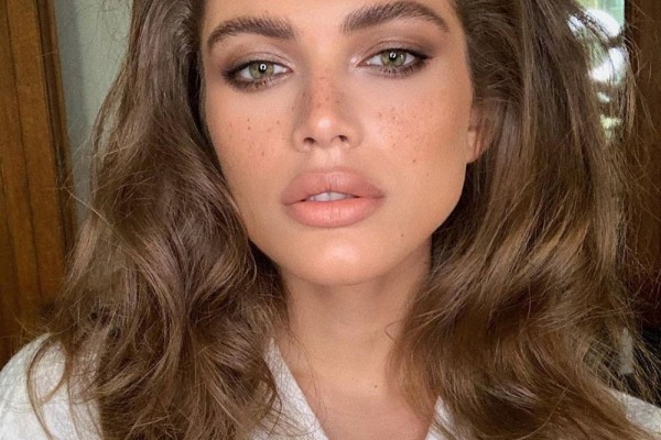 10 Artis Hollywood Ini Ternyata Transgender, Kalian Tahu?