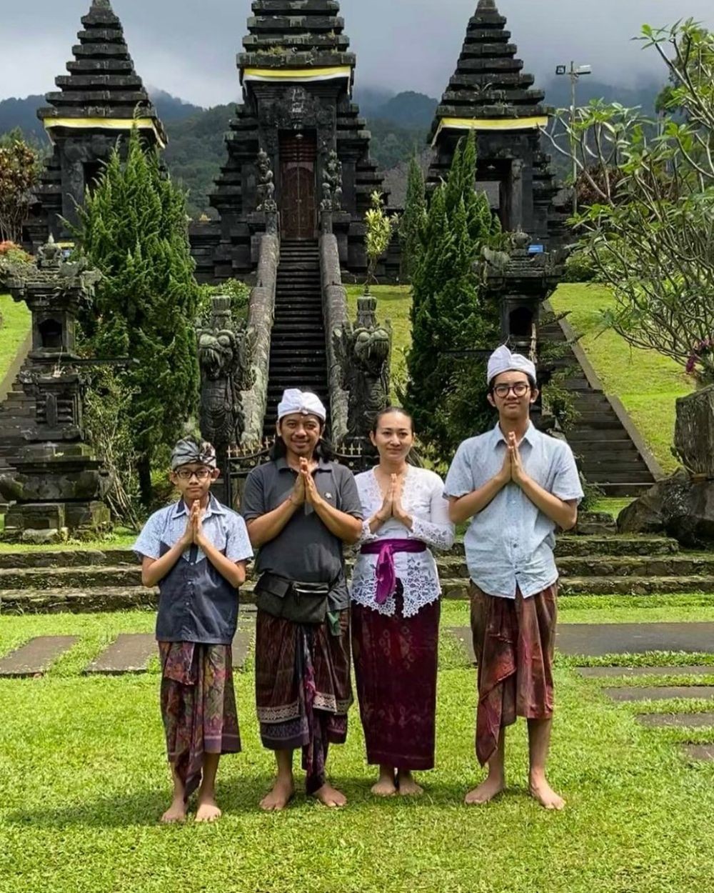 Hari Raya Umat Hindu, 6 Artis Indonesia Ini Rayakan Nyepi