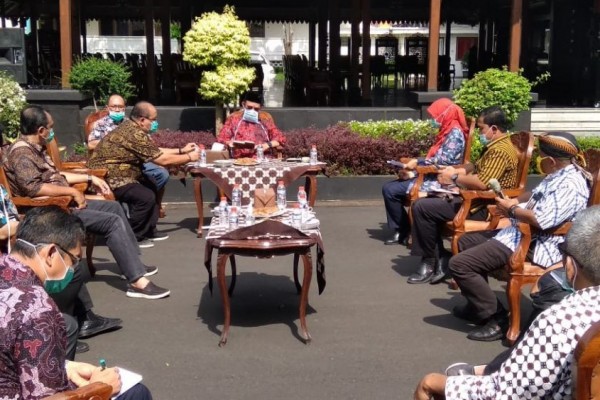 Ngeyel! Bupati Banyumas Ambil Tindakan Represif Bubarkan Kerumunan