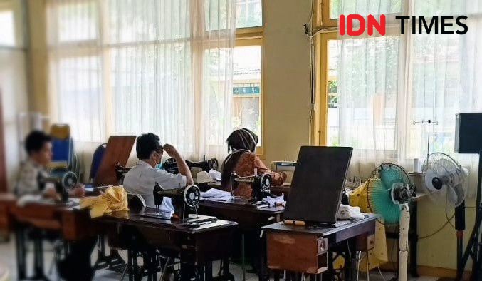 Pasien RSJ di Semarang Diberdayakan untuk Produksi APD Virus Corona