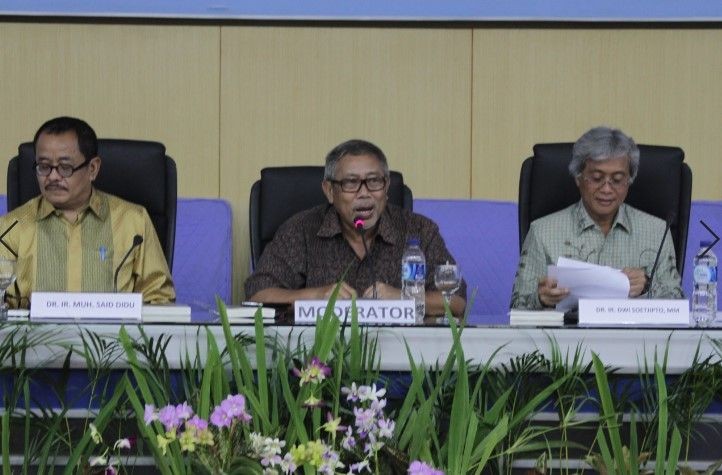 Diisolasi, Eks Rektor Unhas Curhat Minimnya APD di Rumah Sakit Rujukan