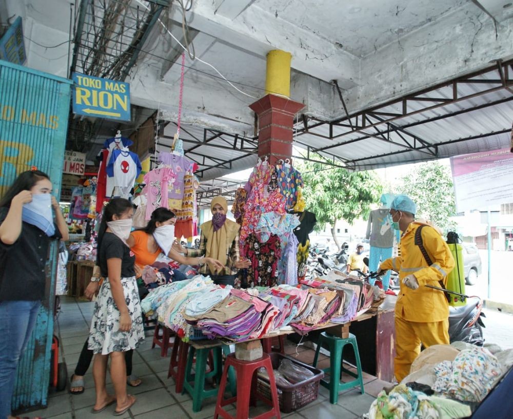 Cegah Corona, 21 Pasar Tradisional Medan Disemprot Cairan Disinfektan