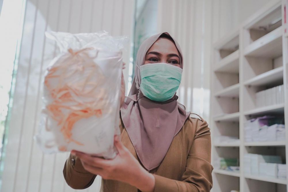 Relawan RMC Sumbangkan Susu dan Masker untuk Tenaga Medis di RSKD