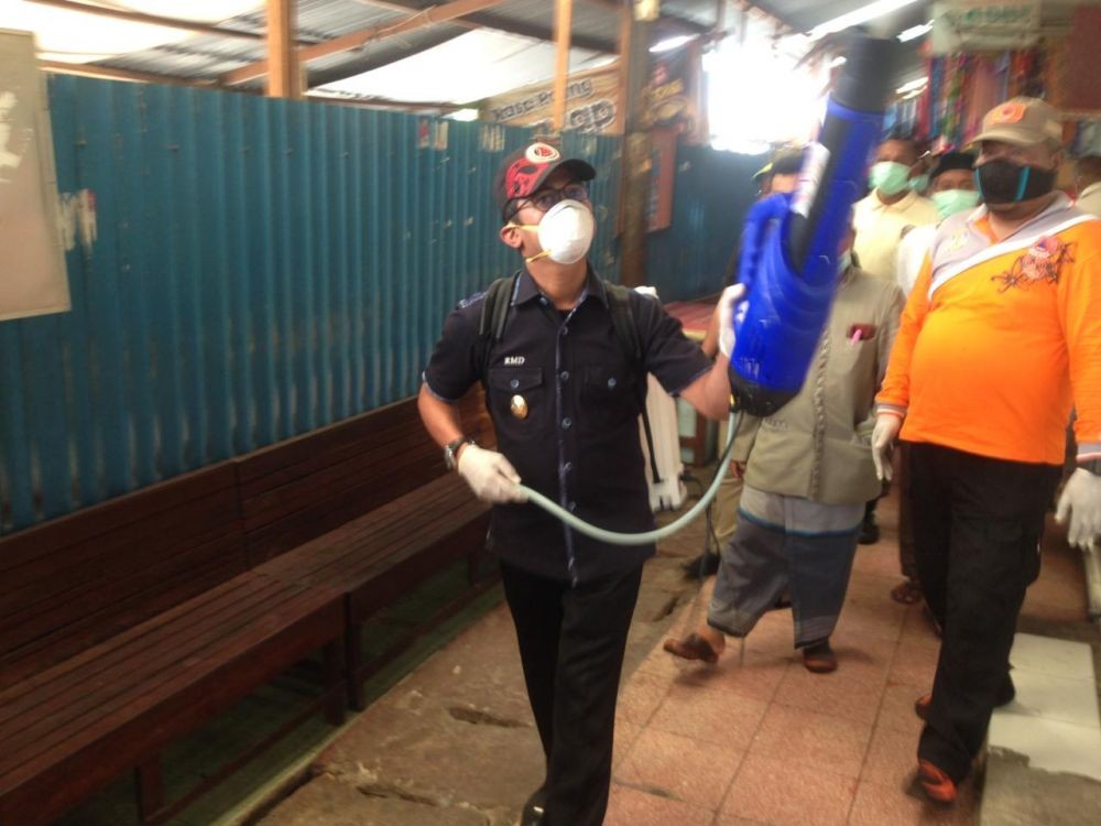 100 Petugas Semprotkan Disinfektan di Wilayah Balikpapan Barat