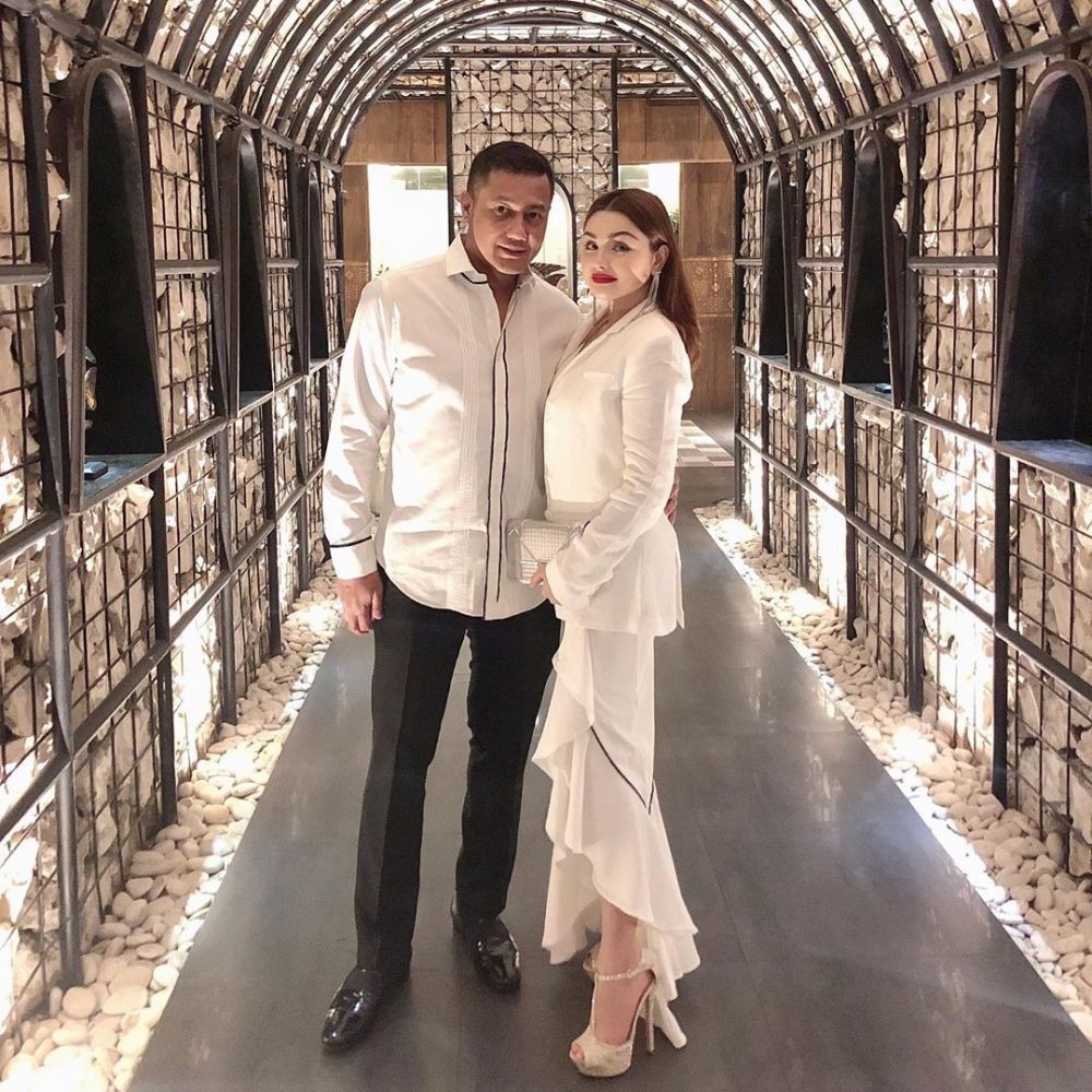 Rayakan 9 Tahun Pernikahan, Tengok 10 Foto Teuku Rafly dan Istri