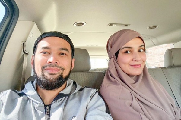 10 Pasangan Artis Indonesia Yang Mantap Hijrah Usai Menikah 10 Pasangan Artis Indonesia Yang Mantap Hijrah Usai Menikah