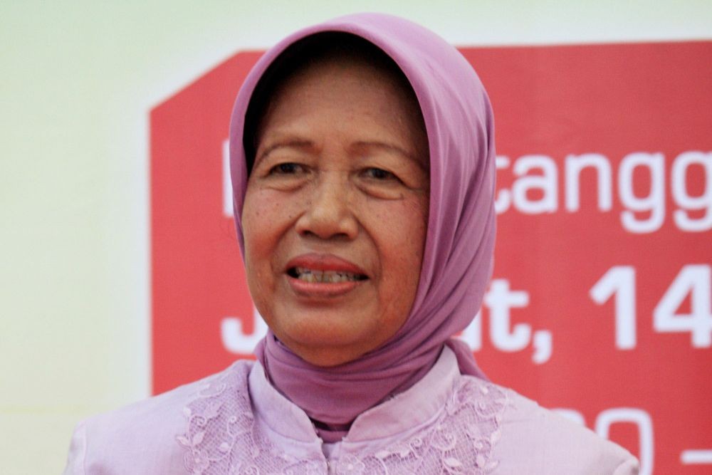 Karangan Bunga untuk Ibunda Jokowi Memenuhi Jalanan di Solo