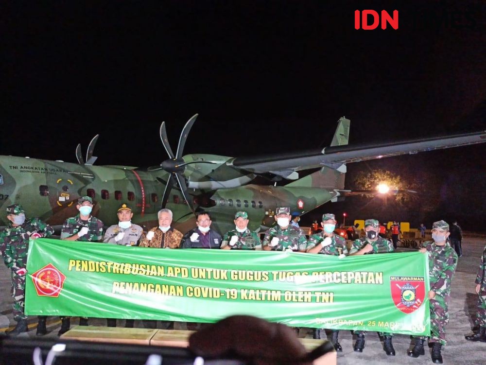 Dua Ribu APD COVID-19 Kaltim Tiba di Balikpapan dengan Pesawat CN-295 