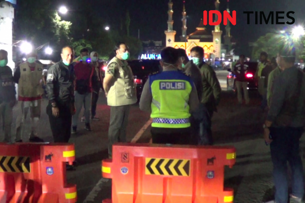 Kota Tegal Lockdown, Jalan Ditutup Beton, Listrik Dipadamkan!