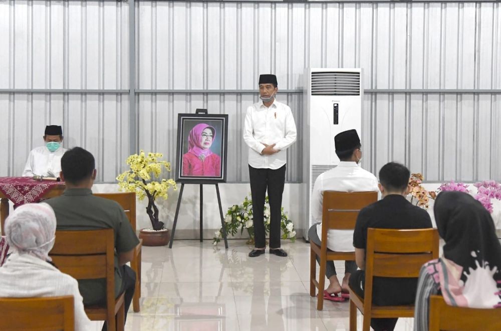 Tahlilan Eyang Noto Terbatas Dihadiri Keluarga Jokowi dan Para Santri