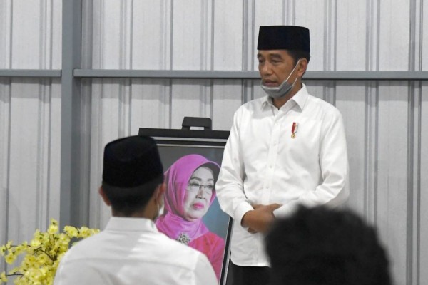 Tahlilan Eyang Noto Terbatas Dihadiri Keluarga Jokowi dan Para Santri