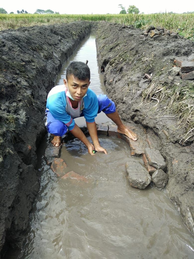 Warga Jombang Temukan Bangunan Sumur Kuno di Tengah Sawah