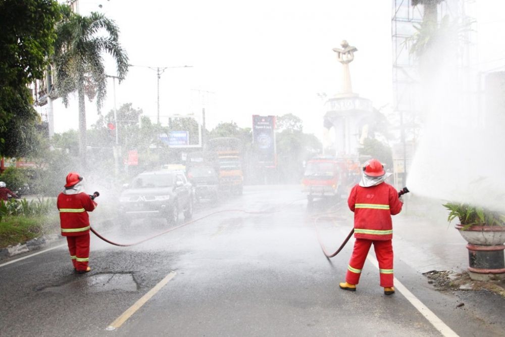 PMI Makassar Lakukan Penyemprotan Disinfektan di 1.602 Titik