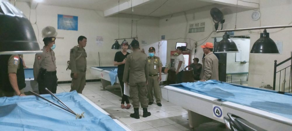 Masih Nekat Buka, Cafe Karaoke di Kudus Disegel Satpol PP