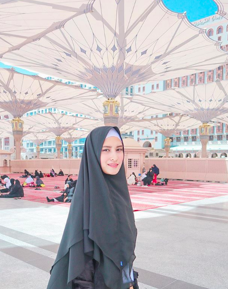 10 Pesona Paripurna Artis Muda Angbeen Rishi, Nyonya Adly Fairuz