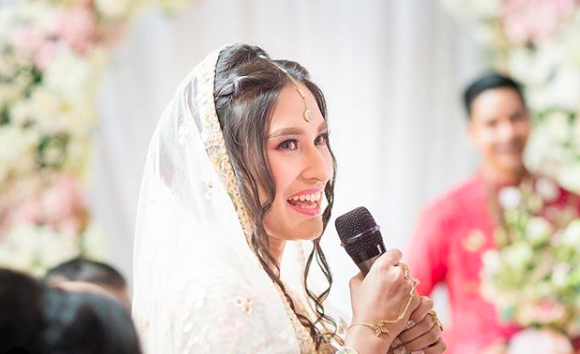10 Pesona Paripurna Artis Muda Angbeen Rishi, Nyonya Adly Fairuz