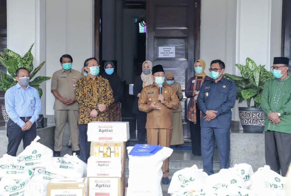Pemkot Malang Terima Bantuan Hand Sanitizer dan Sembako dari APTISI