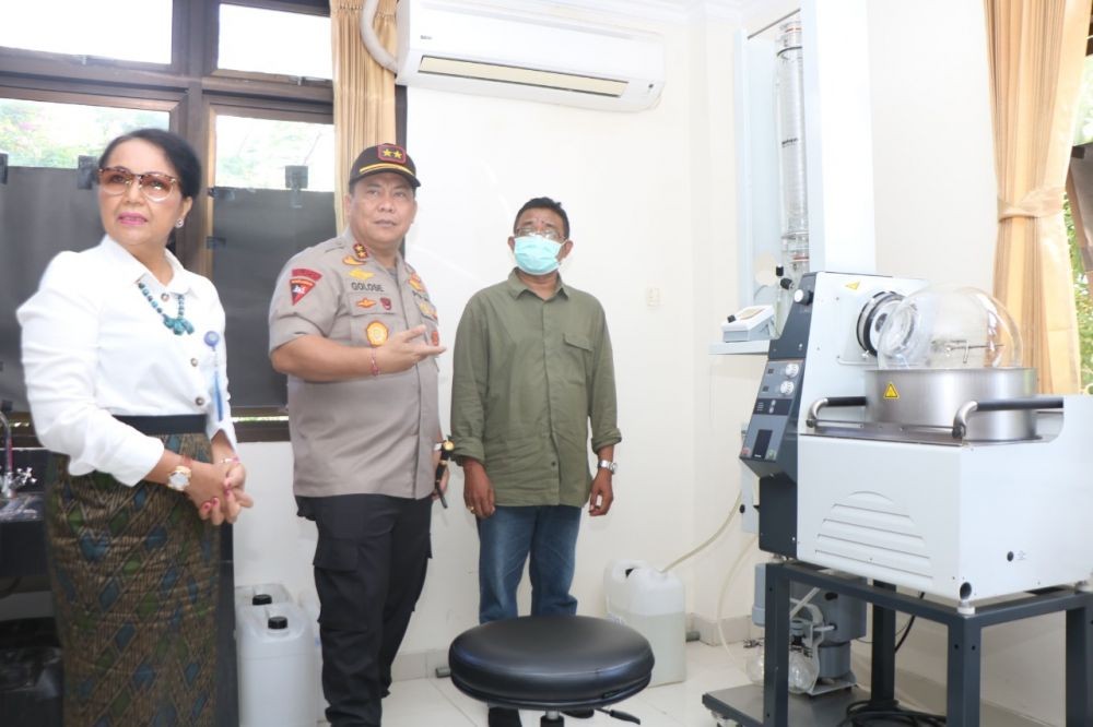Polisi Bakal Bikin Disinfektan dan Hand Sanitizer dari Arak Bali