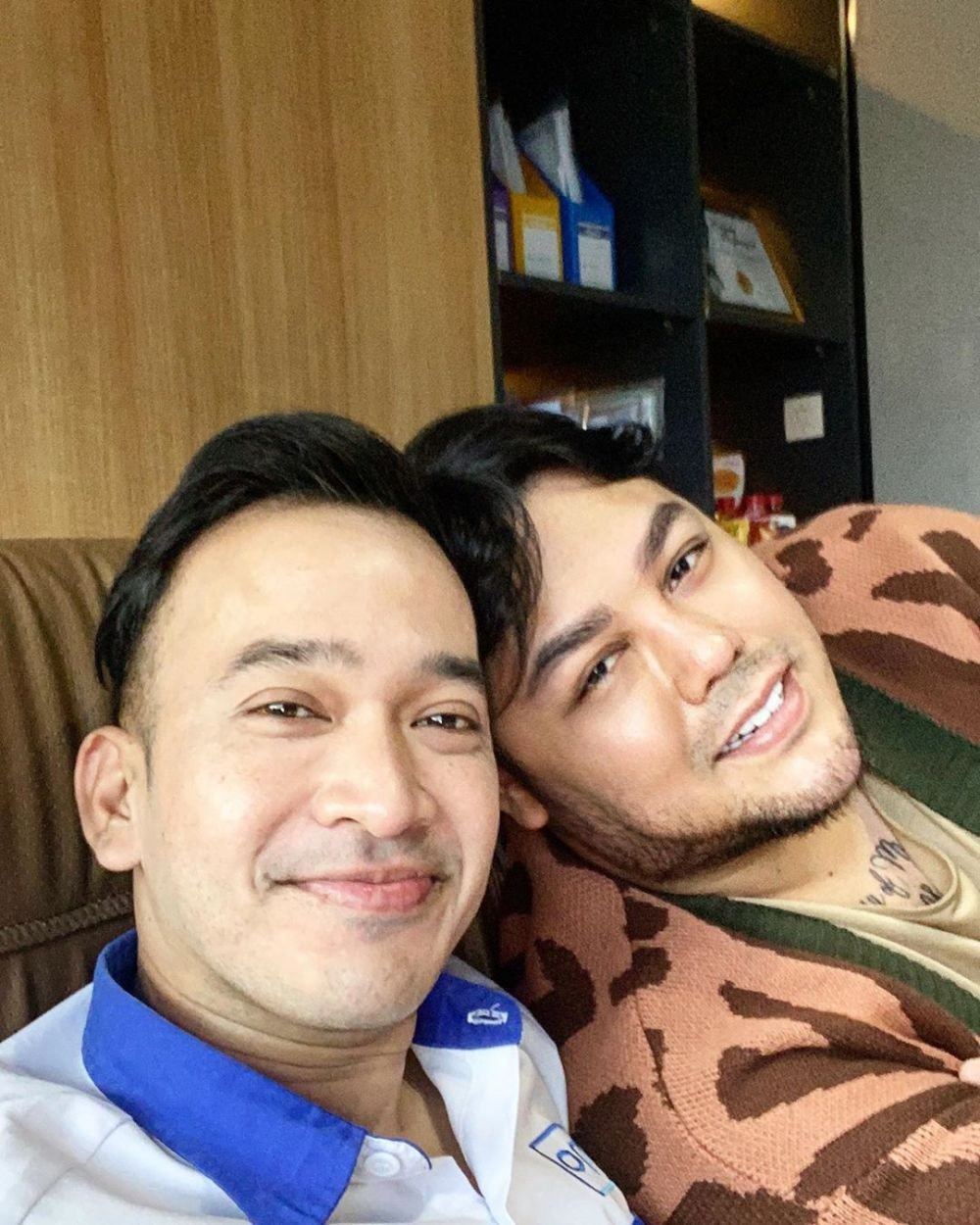 10 Persahabatan Manis Artis Cowok Indonesia, Bromance Goals!