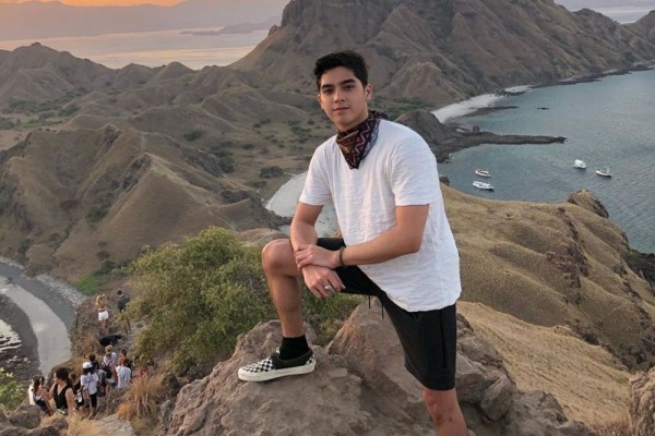 Inspirasi Style Black & White ala 10 Artis Ini Bisa Bikin Tambah Macho