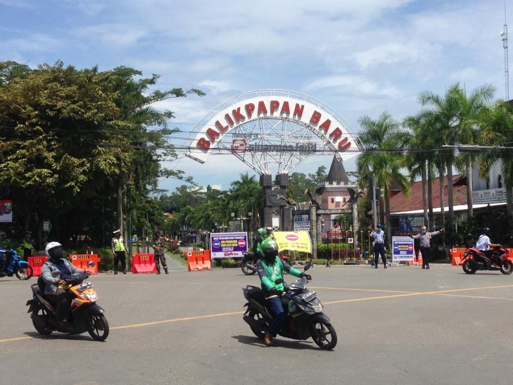 Jalan Utama Ditutup, Kendaraan  Menumpuk di Jalan Alternatif