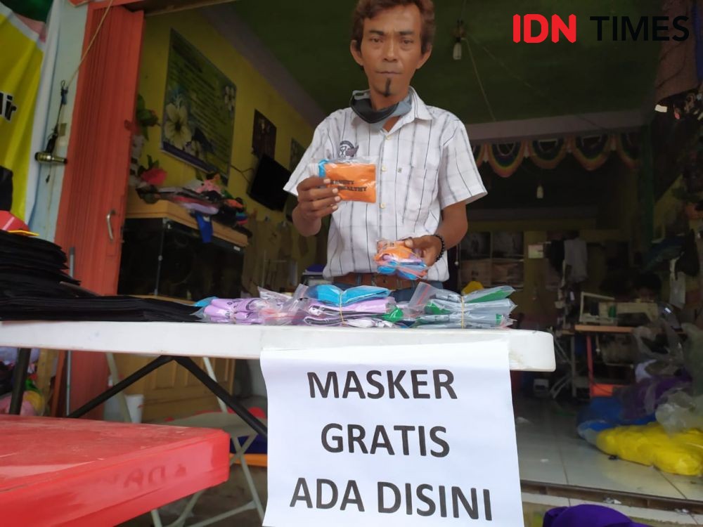 Konveksi di Palembang Bagikan Ratusan Masker Gratis, Syarat Cuma KTP