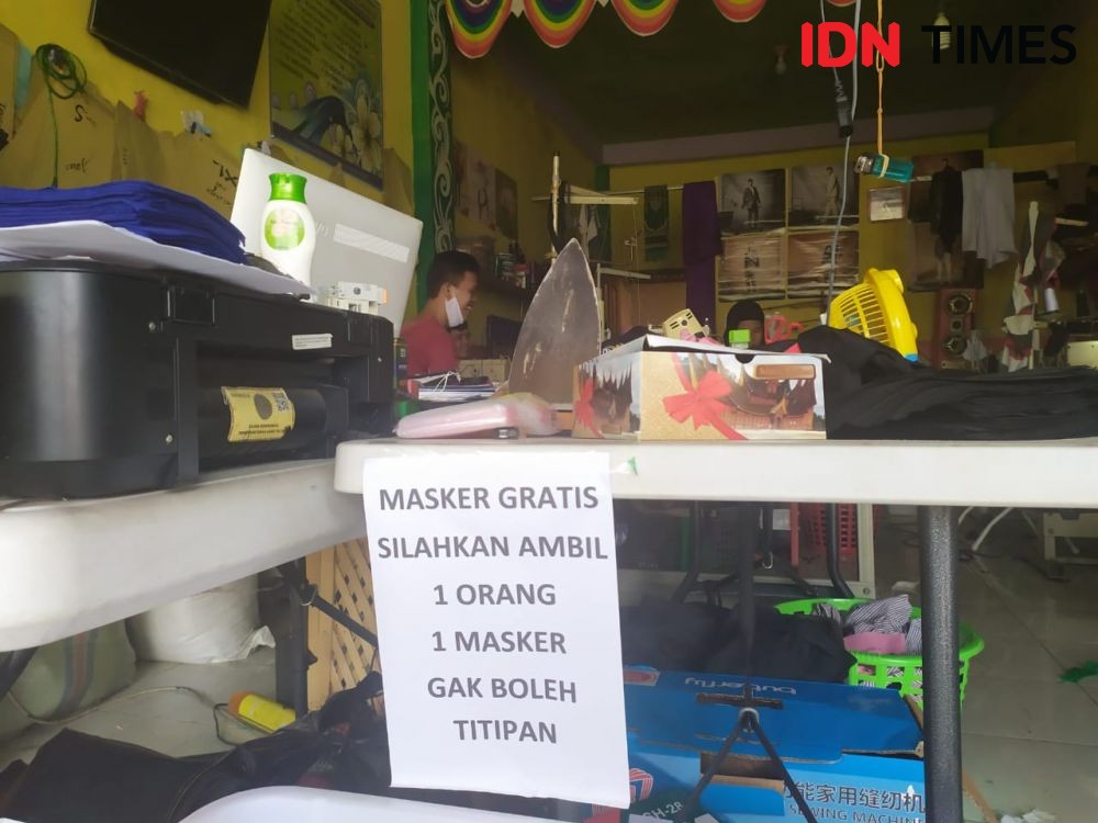Konveksi di Palembang Bagikan Ratusan Masker Gratis, Syarat Cuma KTP