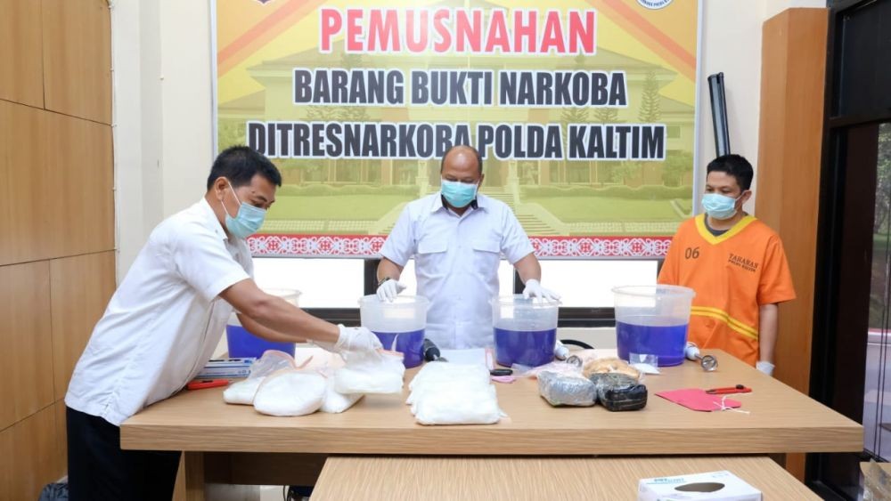 Direskoba Polda Kaltim Musnahkan 13,7 Kilogram Sabu-sabu