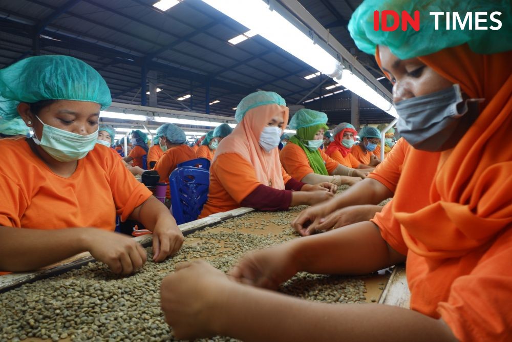 1000 Buruh Geruduk DPRD Jatim, Desak Revisi Upah hingga JHT