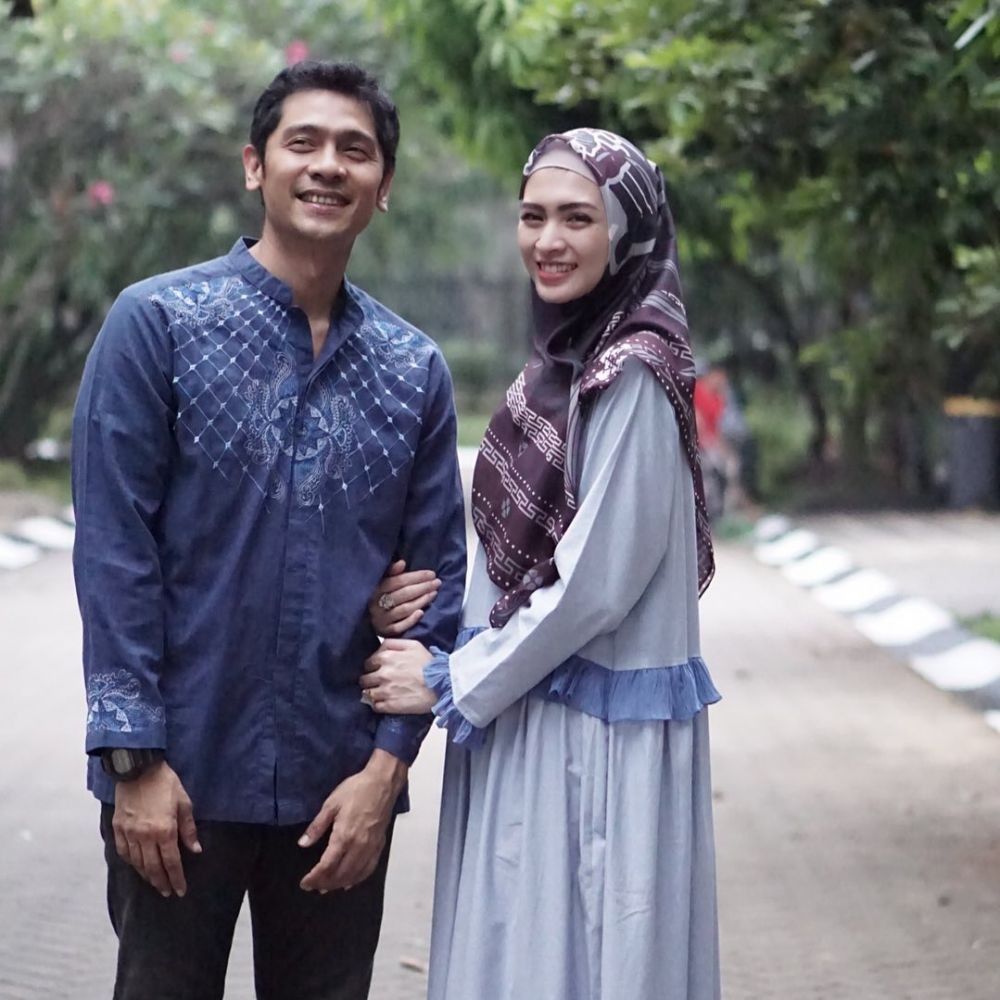 10 Pasangan Artis Mantapkan Hati untuk Hijrah Setelah Menikah
