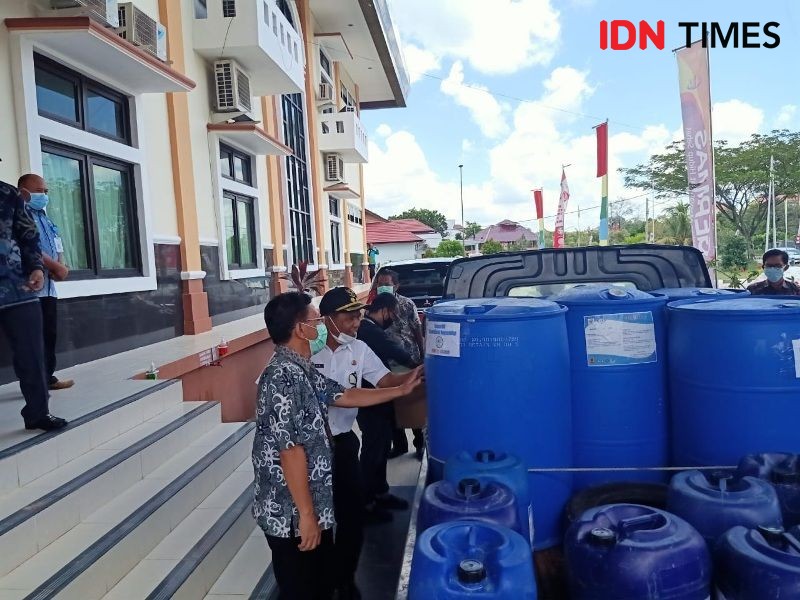 Tim Satgas COVID-19 PPU Dapat Sumbangan 1.000 Liter Disinfektan