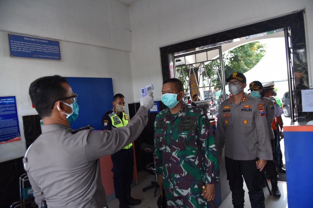 Cegah Penyebaran COVID-19, TNI Polri Bikin Dua Posko di Lamongan