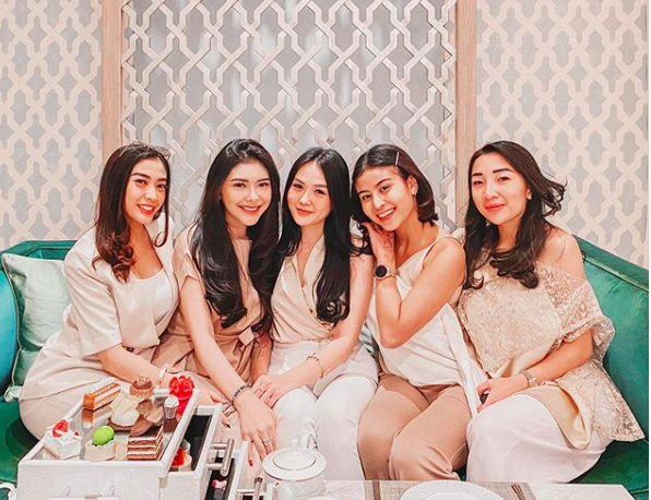 10 Momen Kekompakan Awkarin & Rica Andriani, Kayak Kembar!
