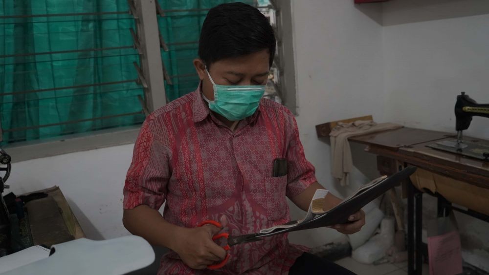 APD Sulit Didapat, Tenaga Medis Sardjito Bikin Face Shield Sendiri