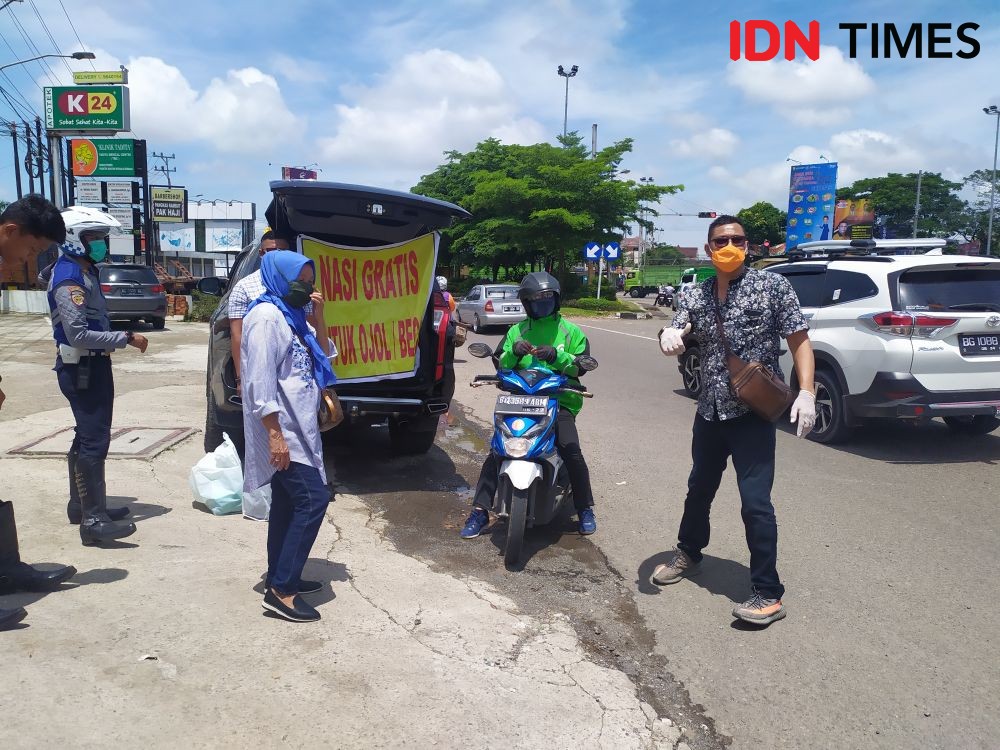 Pandemi COVID-19, Jadi Ajang Berbagi Makan Siang Gratis di Palembang