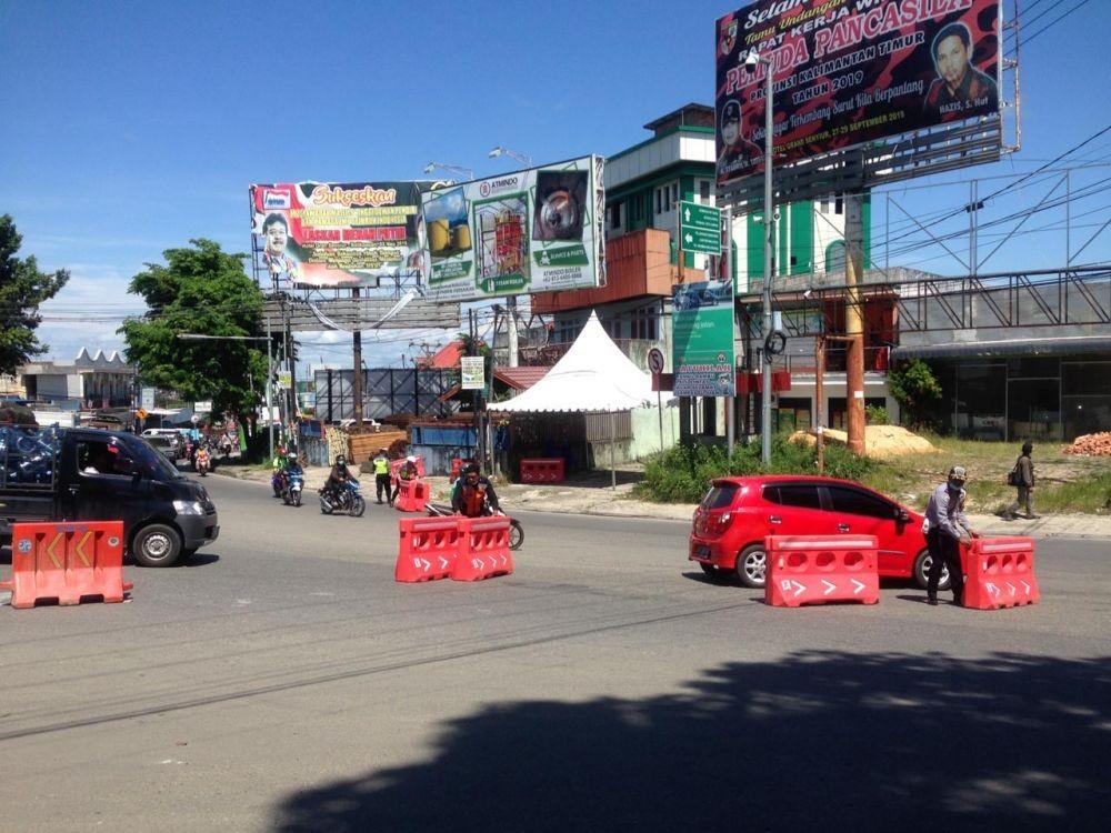 Jalan Utama Ditutup, Kendaraan  Menumpuk di Jalan Alternatif