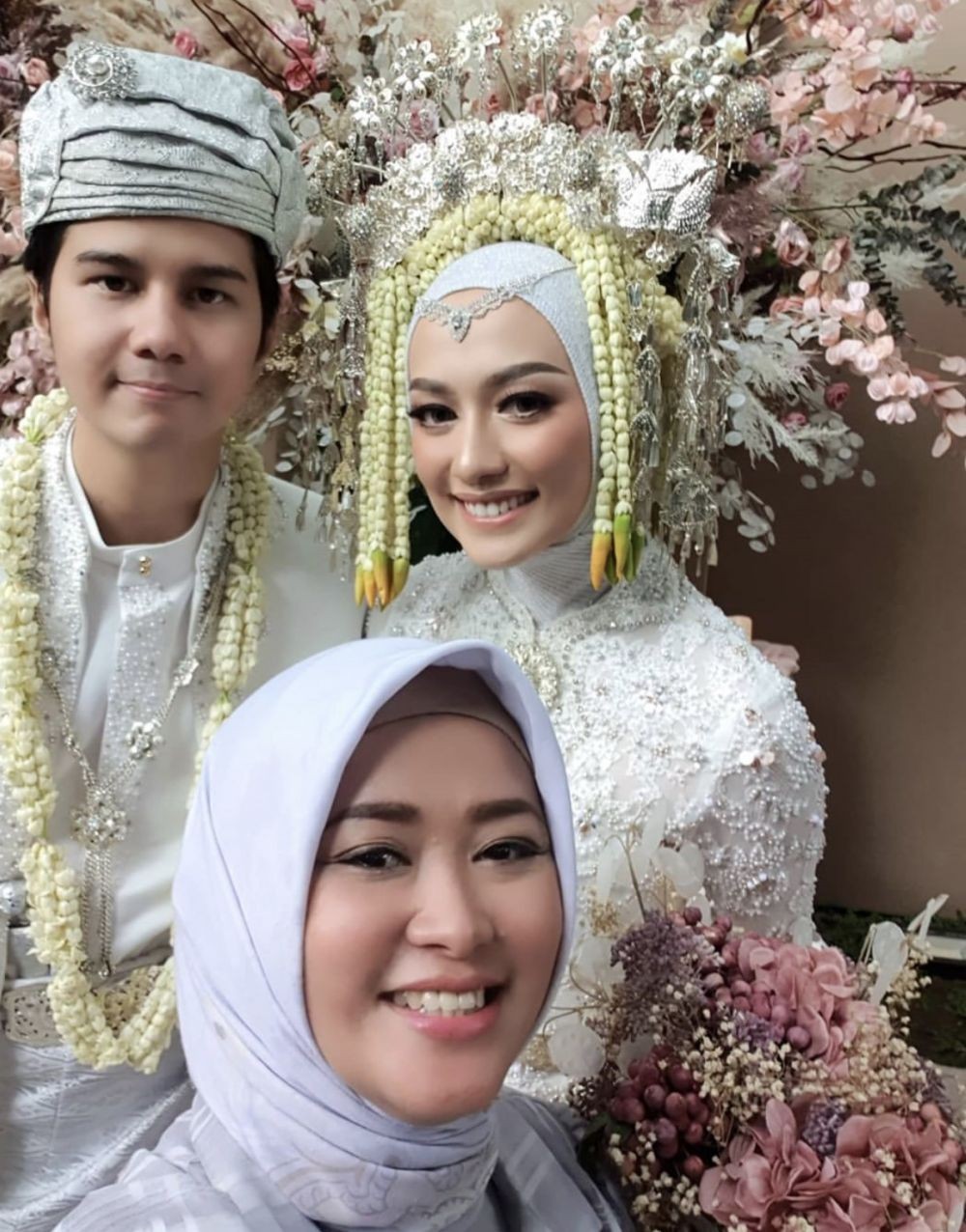 10 Potret Pernikahan Mega Iskanti Najauta Yang Sakral Dan Syahdu