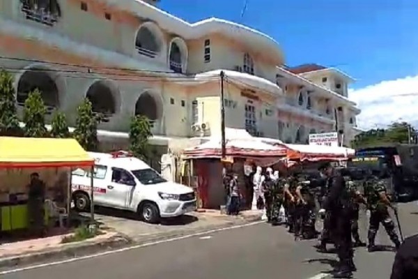 Keluarga PDP Covid-19 yang Meninggal Mengamuk di Rumah Sakit Makassar
