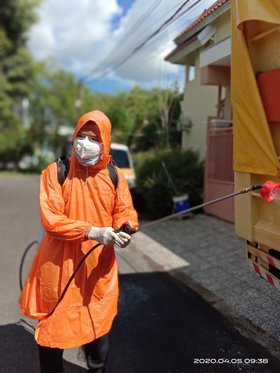 HELPer Indonesia Lakukan Penyemprotan Disinfektan Gratis di Makassar