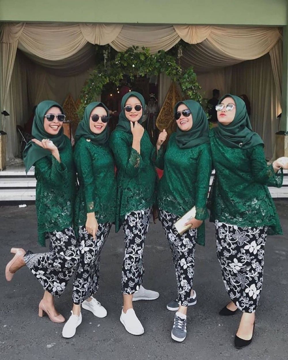 10 Ide Seragam Bridesmaid dengan Warna Hijau, Kompak Tampil Fresh!