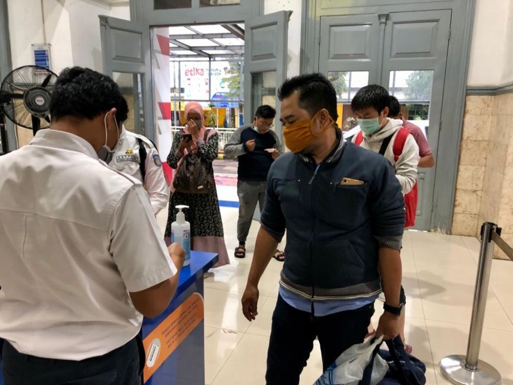 PT KAI Batalkan Perjalanan Kereta Jarak Jauh dari Jakarta dan Bandung