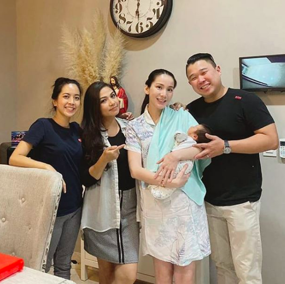 Dikaruniai Anak Kedua, 10 Momen Manis Jill Gladys jadi Mama Siaga