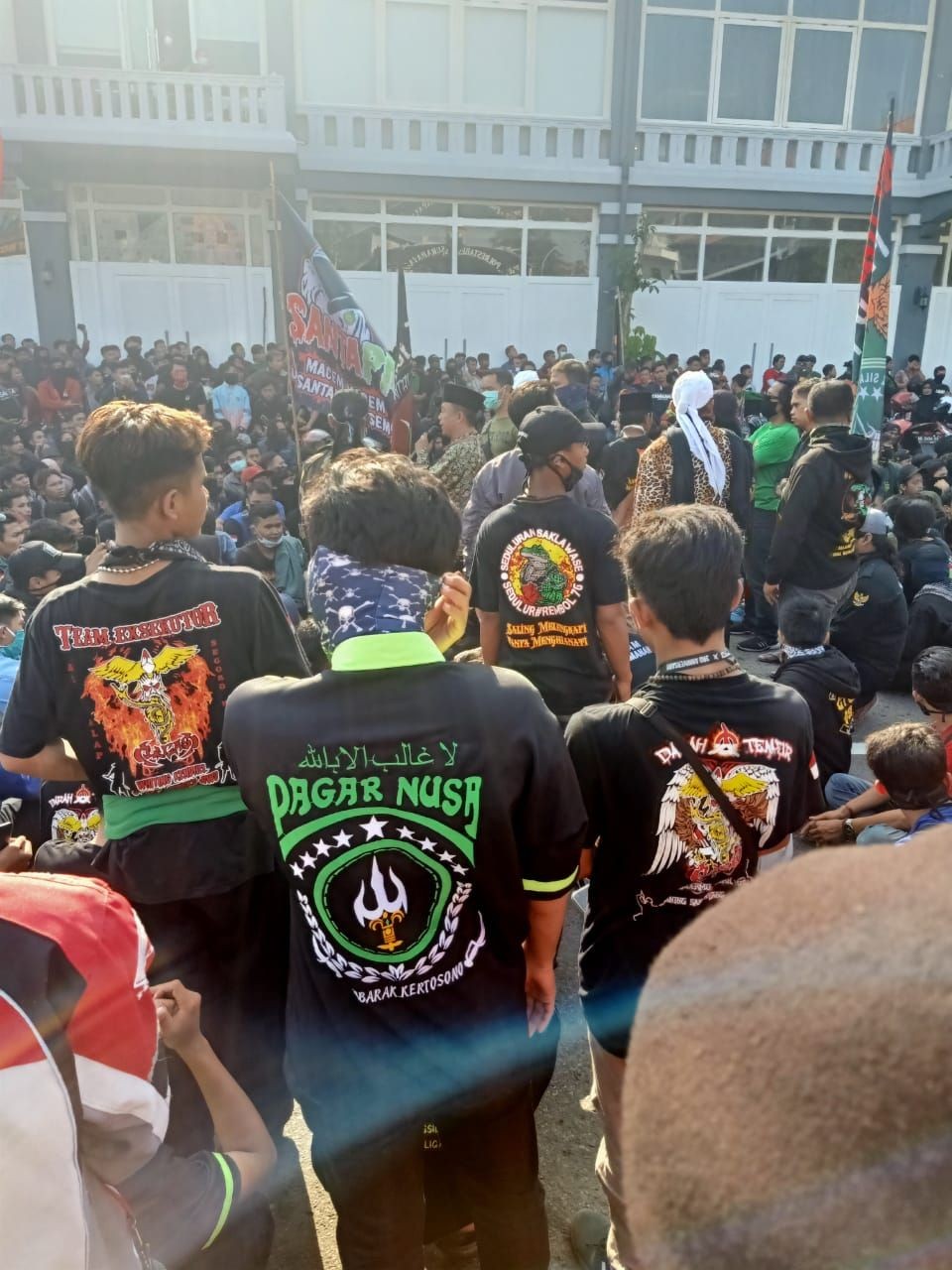 5.000 Massa Pagar Nusa Menuntut Keadilan Polrestabes Surabaya