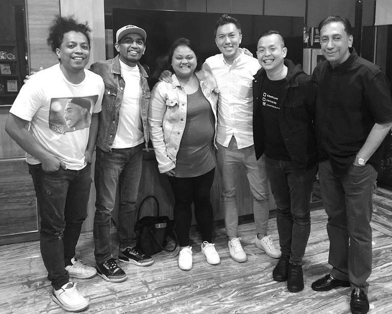 Merasa Kehilangan, Ini 14 Kenangan Haru Artis dengan Glenn Fredly