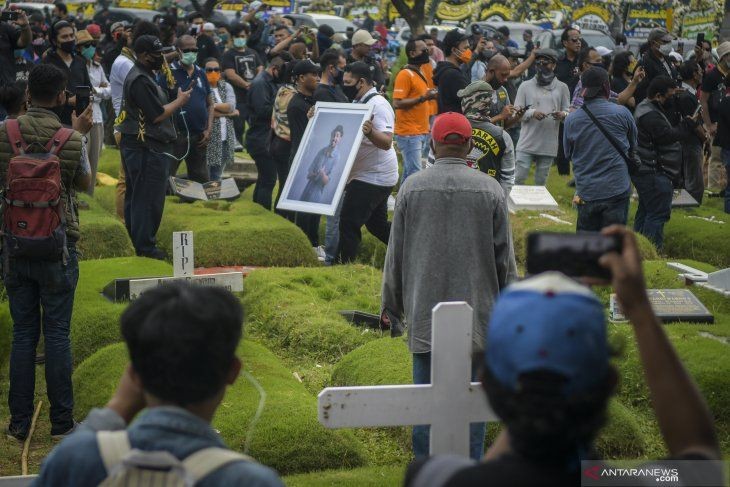 [FOTO] Mengantar Glenn Fredly di Peristirahatan Terakhir