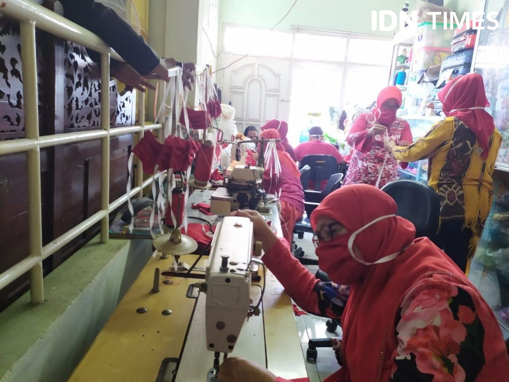 UKM Handicraft di Palembang Banting Stir, Bikin 1.500 Masker Per Hari