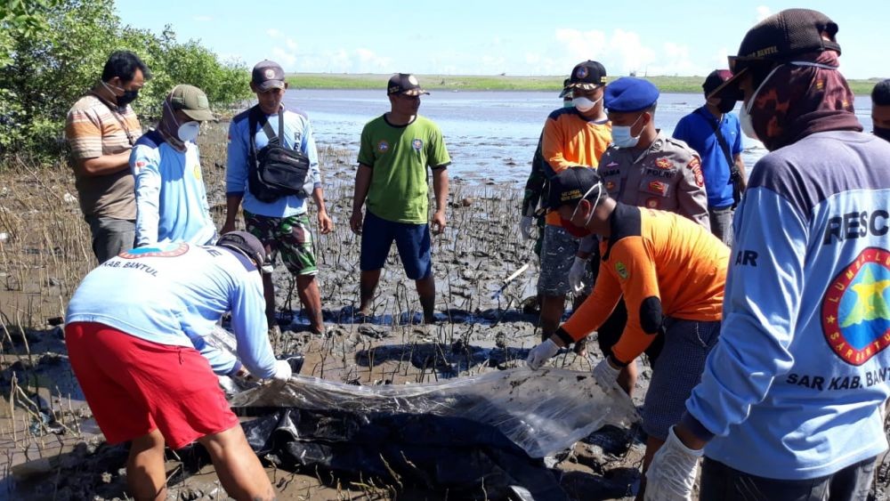 Sosok Mayat Ditemukan Mengapung di Laguna Pantai Samas