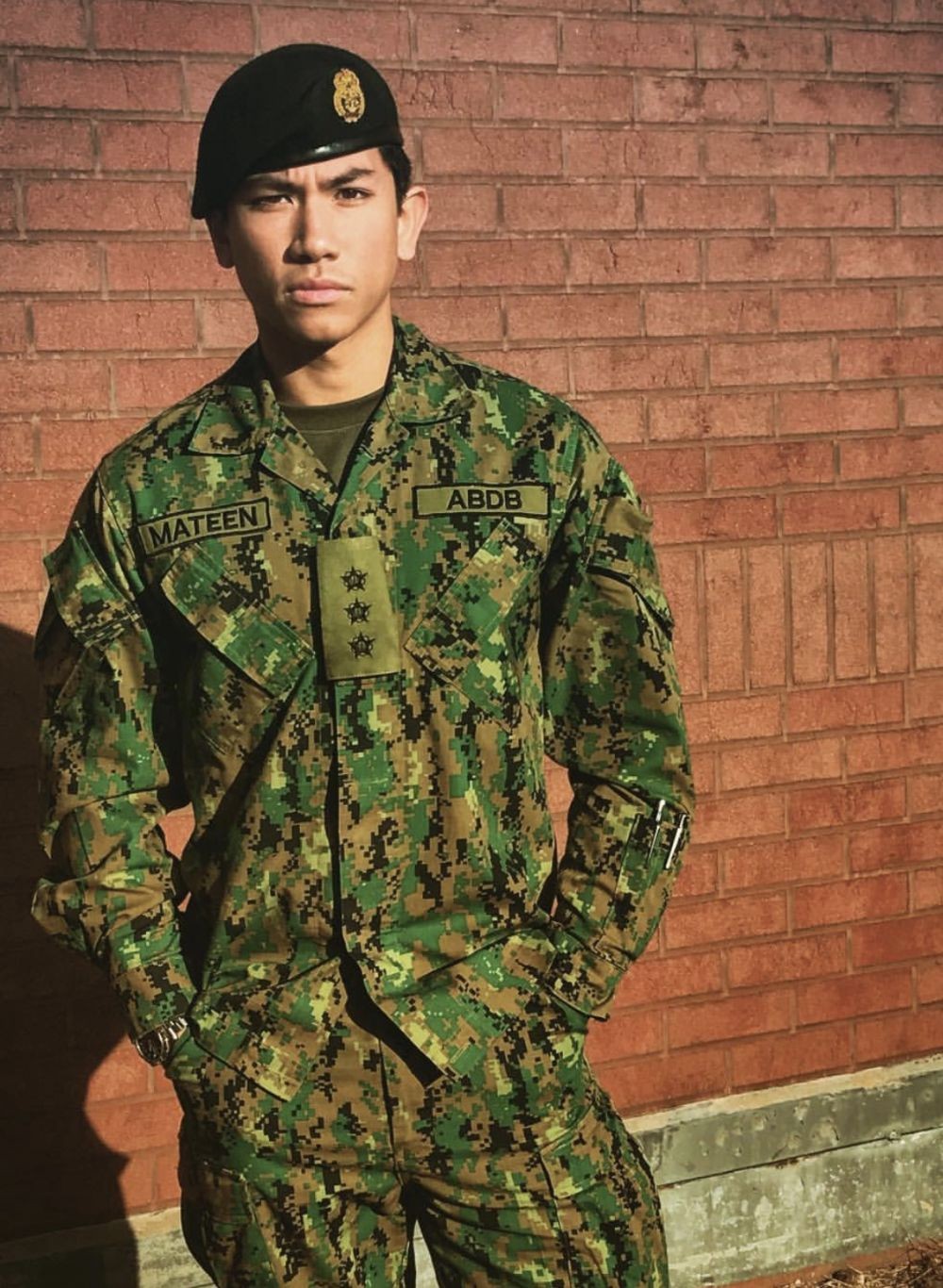 10 Potret Gagah Pangeran Brunei Berseragam Militer, Captain Ri Lewat!