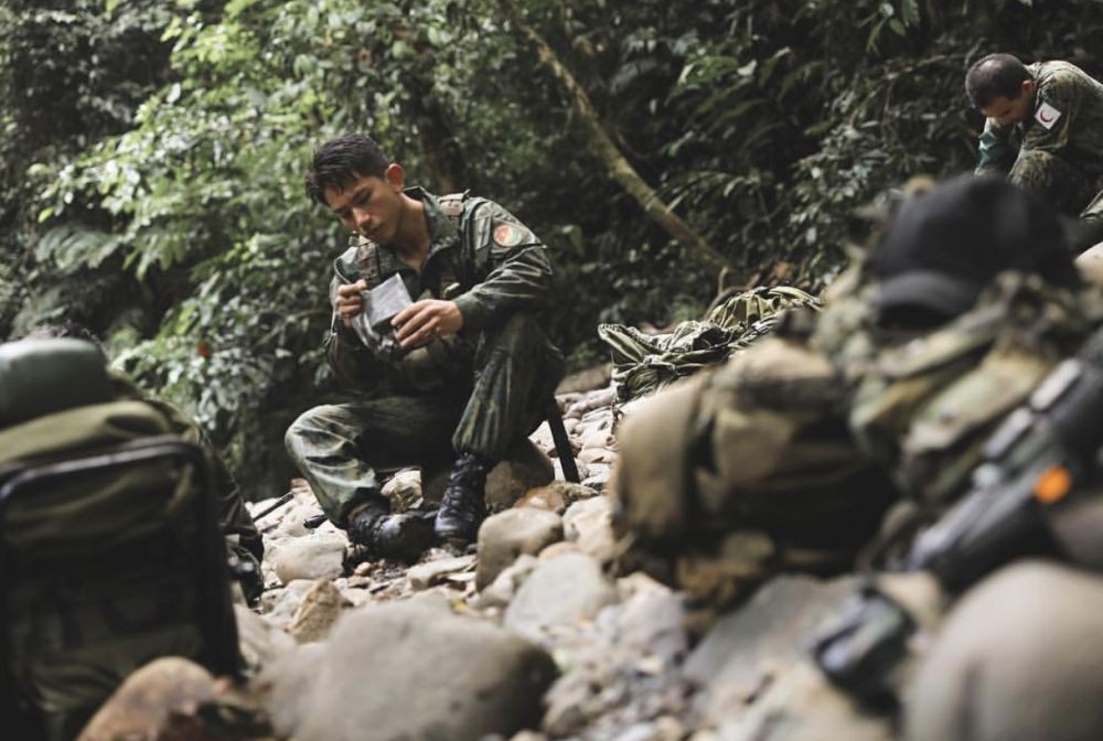 10 Potret Gagah Pangeran Brunei Berseragam Militer, Captain Ri Lewat!